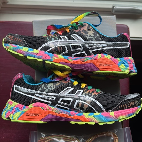 Like New ASICS Gel-Noosa Tri 8 - Picture 2 of 5